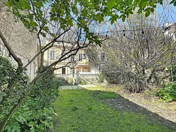 Maison 7 pièces 240 m²