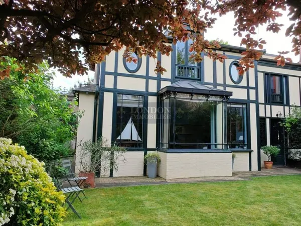 Maison 8 pièces 196 m²