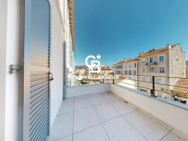 Cannes centre, Maison neuve aux prestations modernes et terrasses ensoleillées