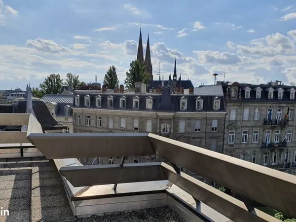 Place Brant, dernier étage - Superbe bureau meublé et équipé en sous location (1 ou 2 pers)