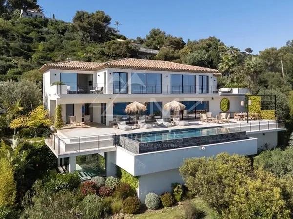 Vue Mer et Prestations Haut de Gamme : Propriété d'Exception à Découvrir