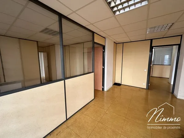 Local professionnel 220m2 centre ville Nîmes