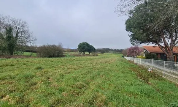 Terrain 645m² viabilisation en bordure