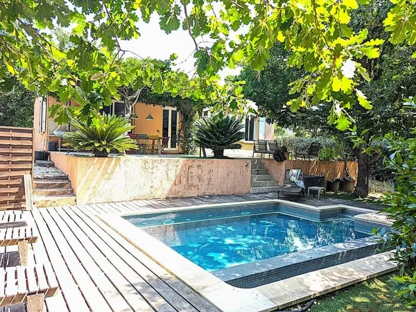 Charmante villa avec piscine à vendre à Grimaud