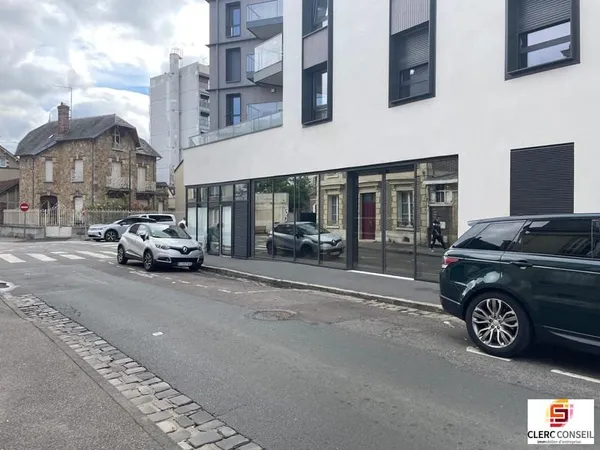 Local commercial 270 m²