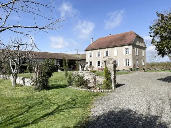 EXCLUSIVITÉ PROPRIÉTÉ DE CHARME AVEC PISCINE & VUE PYRÉNÉE