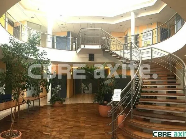 Bureau 79 m²