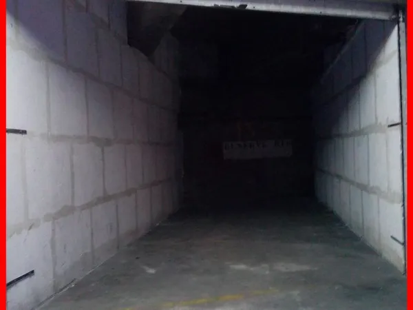 A LOUER LOCATION BOX Fermé 13 M2 30m3 dans PARKING TRÈS SÉCURISE STOCKAGE VOITURE PROCHE PARIS A3