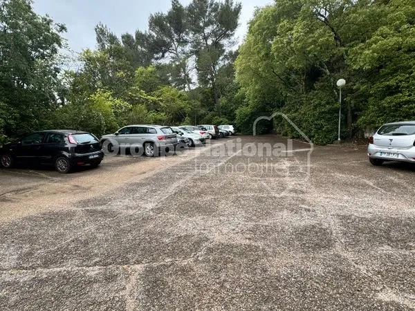 Parking/box NIMES