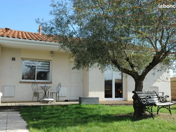 Agréable maison de plain-pied sur Mios avec jardin et piscine