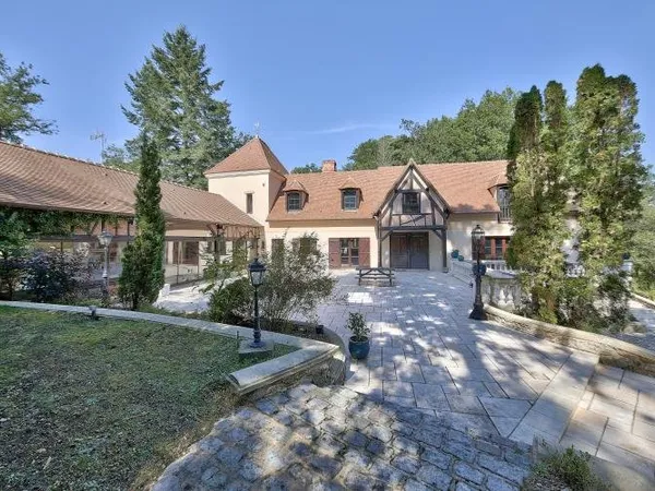 MAISON RAMBOUILLET - 9 pièce(s) - 372.73 m2