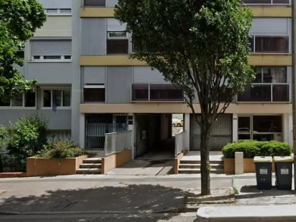 Stationnement Location Saint-Étienne   30€