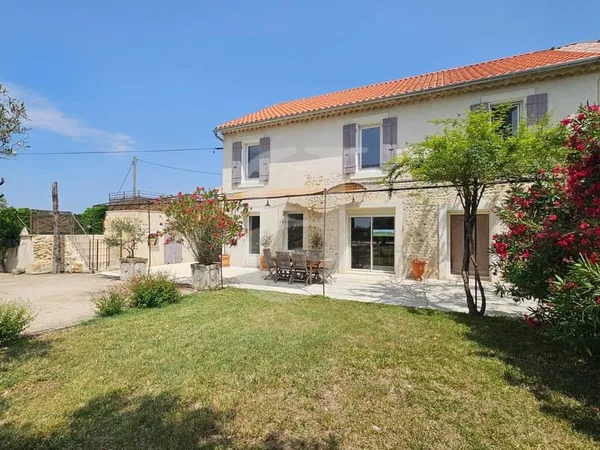 Mas avec piscine et dépendances à vendre proche de Sainte-Céc