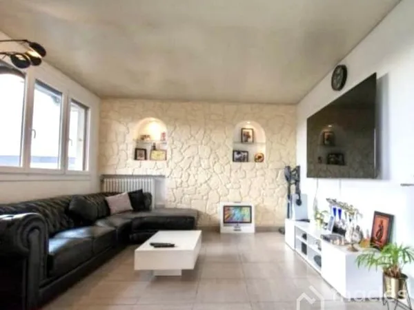 APPARTEMENT SPACIEUX à VENDRE Proche TRANSPORTS ET ECOLES -