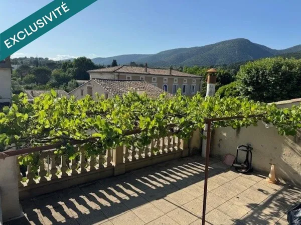 Belle propriété avec terrasse et jardin à Dieulefit
