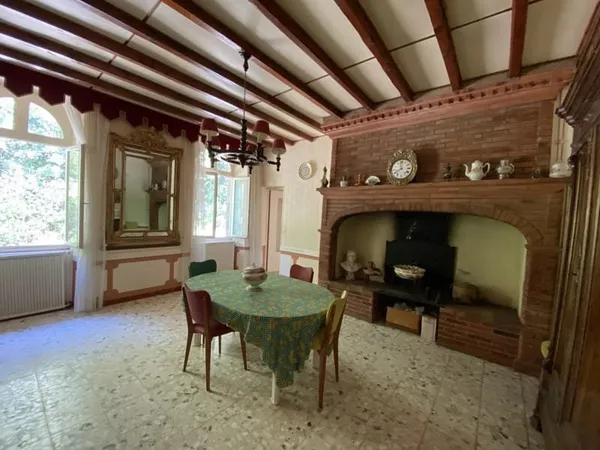 MAISON ANCIENNE AVEC FORT POTENTIEL OFFRE EN COURS