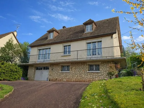 Maison familiale 4 chambres avec sous-sol complet - Terrain 643 m²