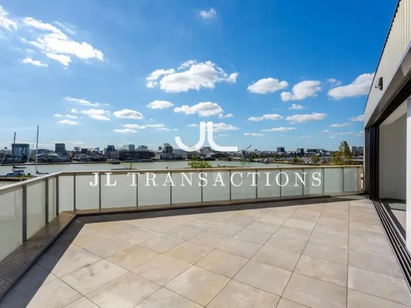 Loue duplex/triplex - 185.5m² - 6 pièces, 5 chambres - Bordeaux 33300
