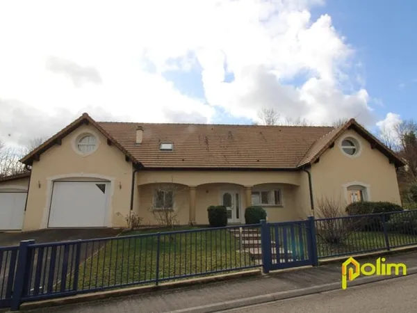 Superbe villa F6 avec piscine intérieure