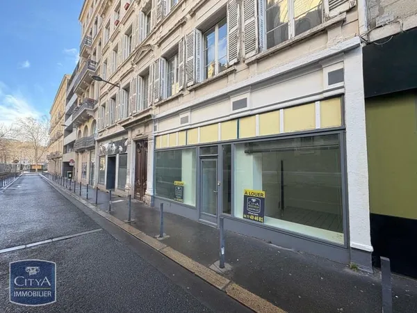 Local professionnel 2 pièces 84 m²