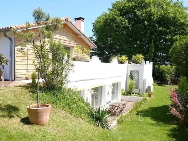 BIARRITZ - MAISON AVEC PISCINE