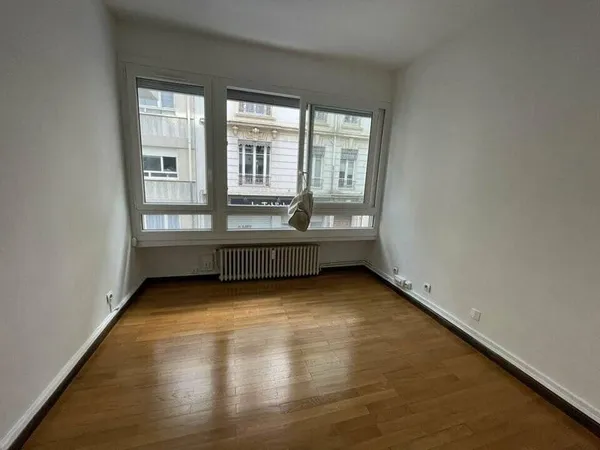 Bureau 85 m²