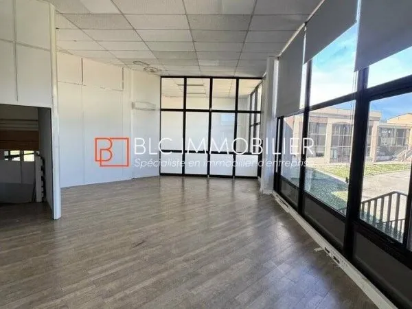 Bureau 589 m²