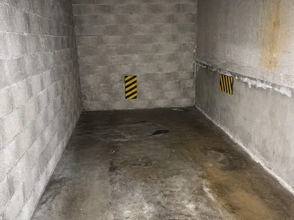 Garage fermé sous sol - résidence securisée