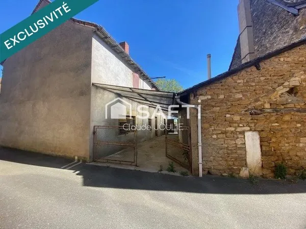 Ste Croix - Maison de 160 m² à restaurer avec 563 m² de dépendances