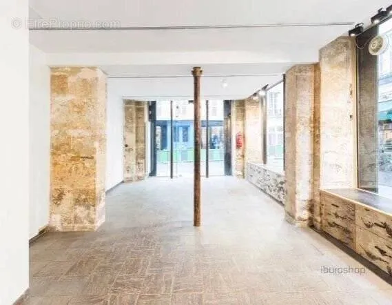 Commerce 45 m²
