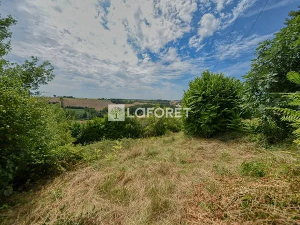 TERRAIN CONSTRUCTIBLE AVEC VUE DEGAGEE A VENDRE A SALVAGNAC