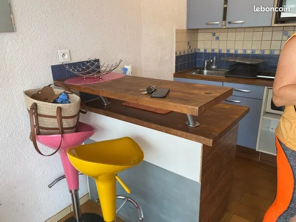 Loue studio meublé corniche à l année