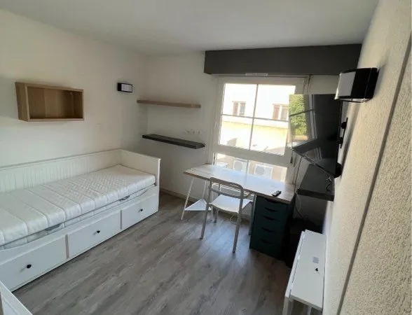 Studio meublé refait à neuf