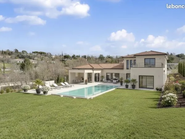 Villa 6 pièces 273 m²