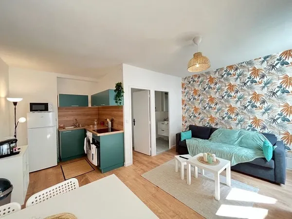 Superbe F2 rénové et meublé à NEUF avec TERRASSE 17m2