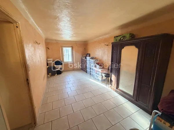 Local 4 pièces 75 m²