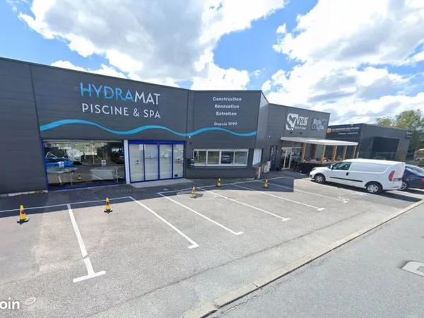 LOCAL COMMERCIAL 500m² zone de Parc Lann VANNES