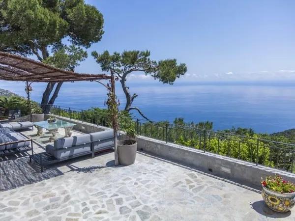 EZE - Villa a Rénover - Vue Mer et Saint-Jean-Cap-Ferrat