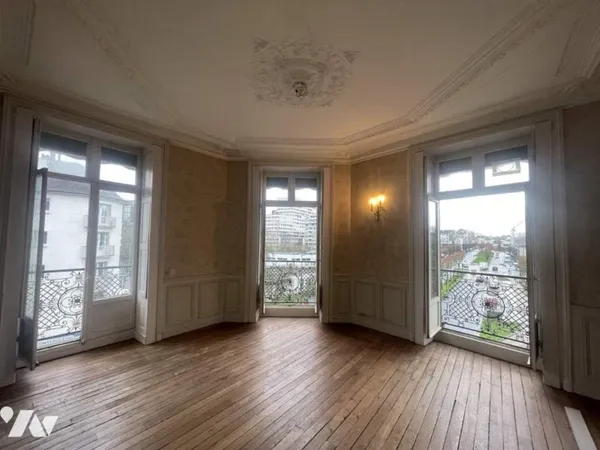 Local d'activités 12 pièces 234 m²