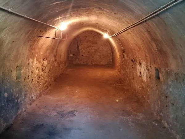 Cave 40 m²