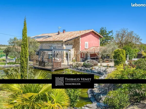 Propriété 9 pièces 332 m²