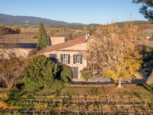 Bâtisse du XIXème au coeur du Luberon à 35 min d'Aix en Prove