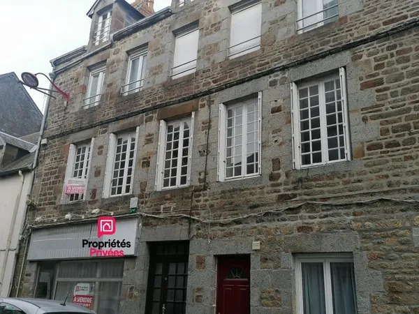 61600 LA FERTE MACE Appartement avec local commercial 95m2 environ, 3 chambres, et un local commerci