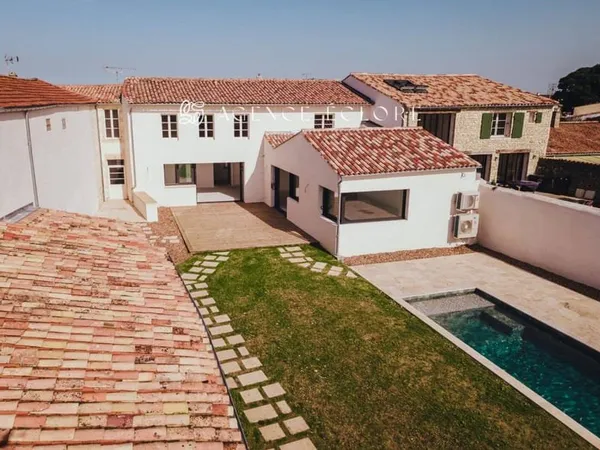 Villa 12 pièces 397 m²