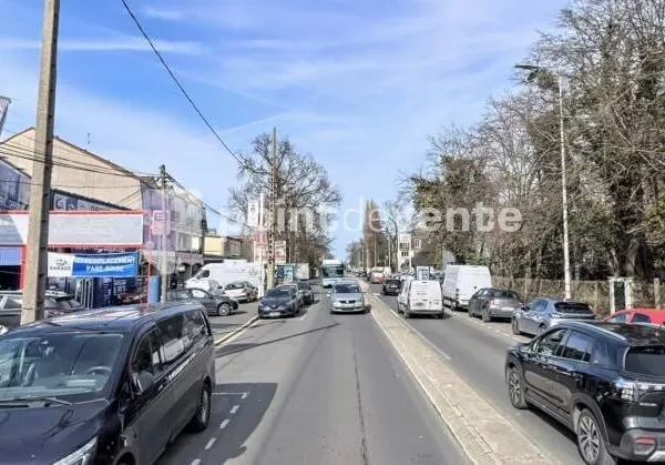 Boutique 620 m²