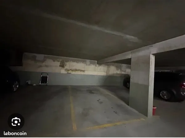 Place de Garage - rue du Roi d'Alger