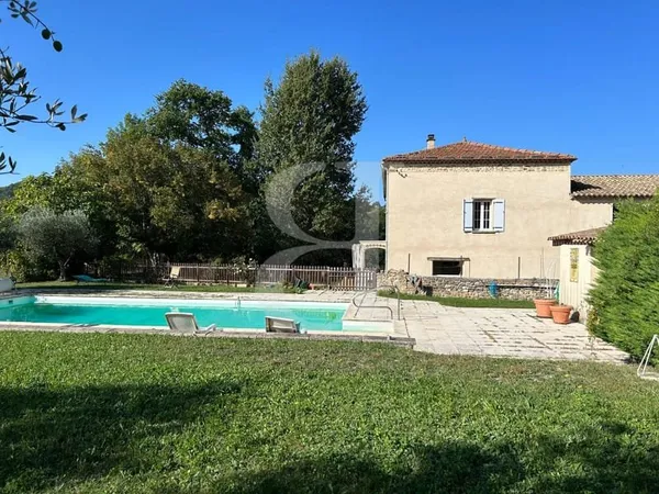 Mas avec piscine région Nyons