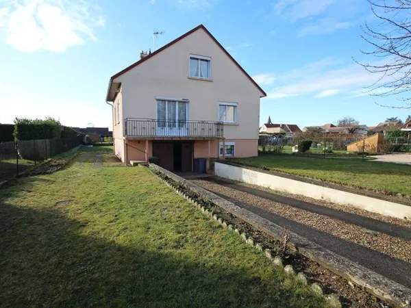 Pavillon avec beau potentiel