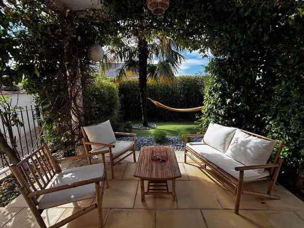 Maison familiale avec sous-sol total - piscine