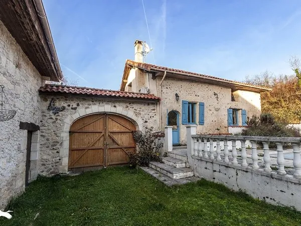 Maison en pierre de 3 pièces principales